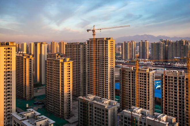 商品房數(shù)據(jù)再降 市場調(diào)整期的陣痛與未來展望